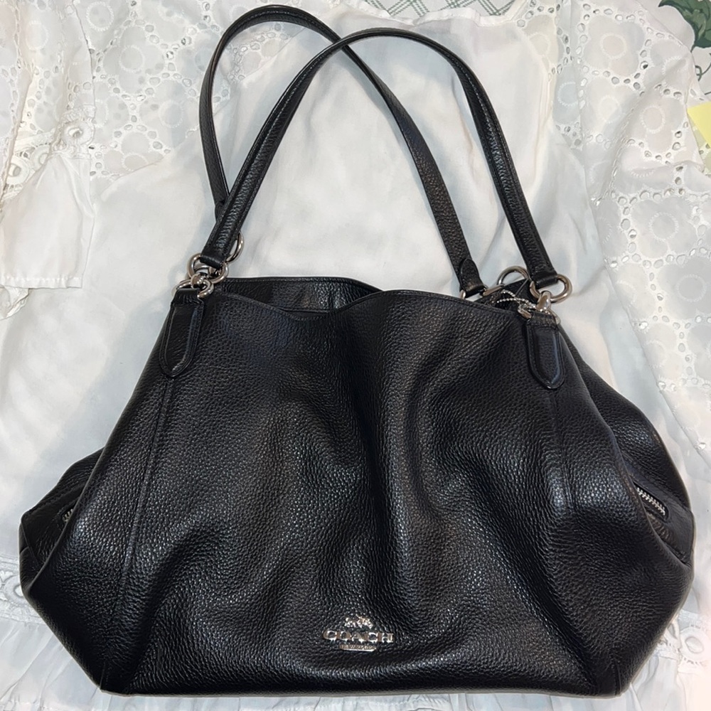Coach leather purse with additional strap almost new